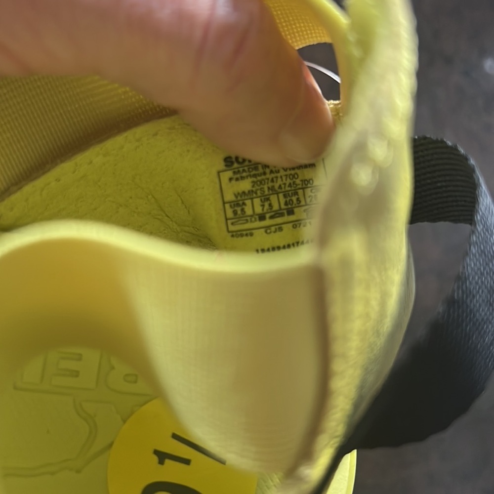 Sorel explorer blitz multi strap neon yellow black sandals 9 9.5 shoe pull on - Picture 7 of 9